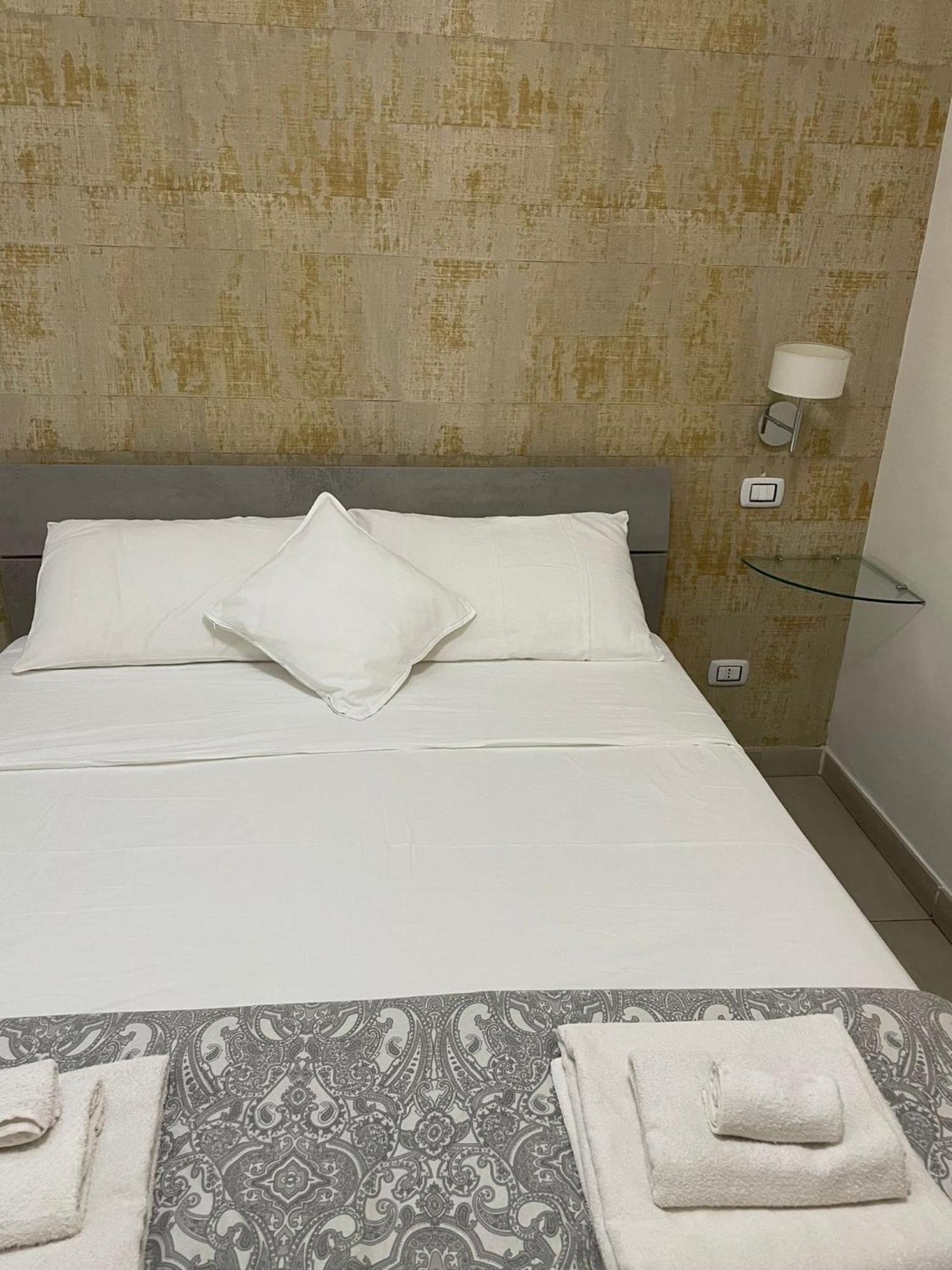 Terrazza Aragon Room And Spa Napoli Bagian luar foto